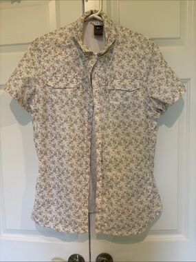 REI Women’s Short-Sleeve Button-Down Shirt - Cream with Taupe Floral